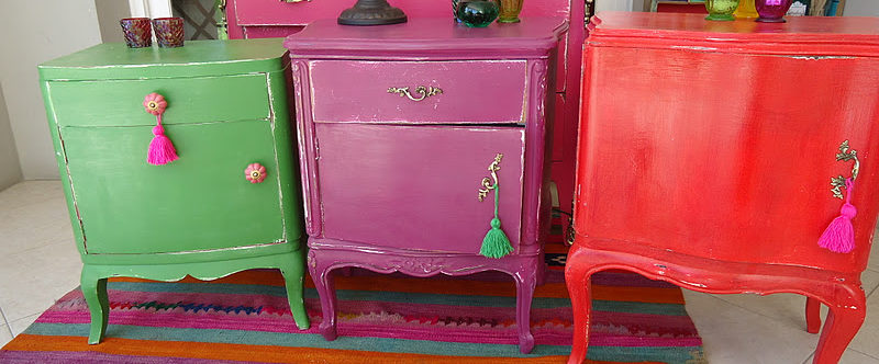 Muebles de madera de salón pintados y restaurados